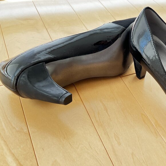 Tahari “Melanie” Black Maryjane heels $25 - Picture 5 of 5